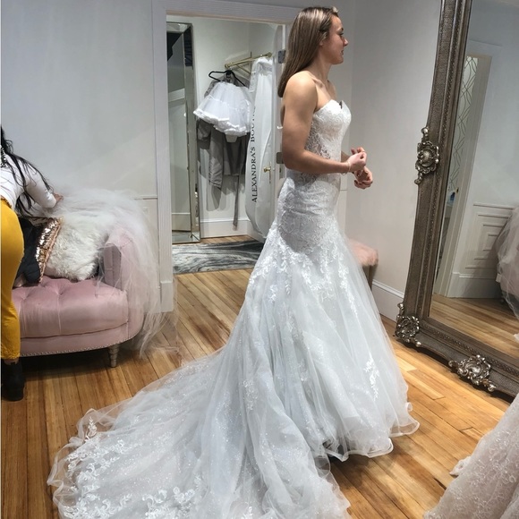 Wedding dress - Picture 4 of 4